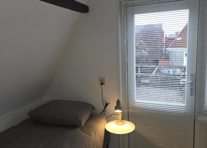 Slapen Bij De Buren 公寓 *